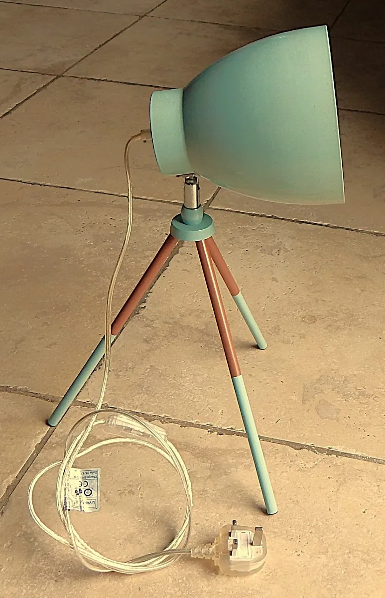 Metal Adjustable Tripod Table Lamp - Image 4