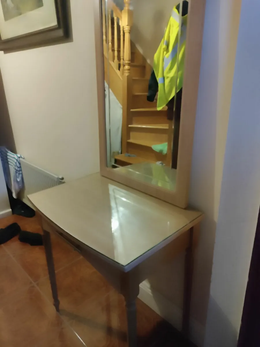 Dressing table - Image 1