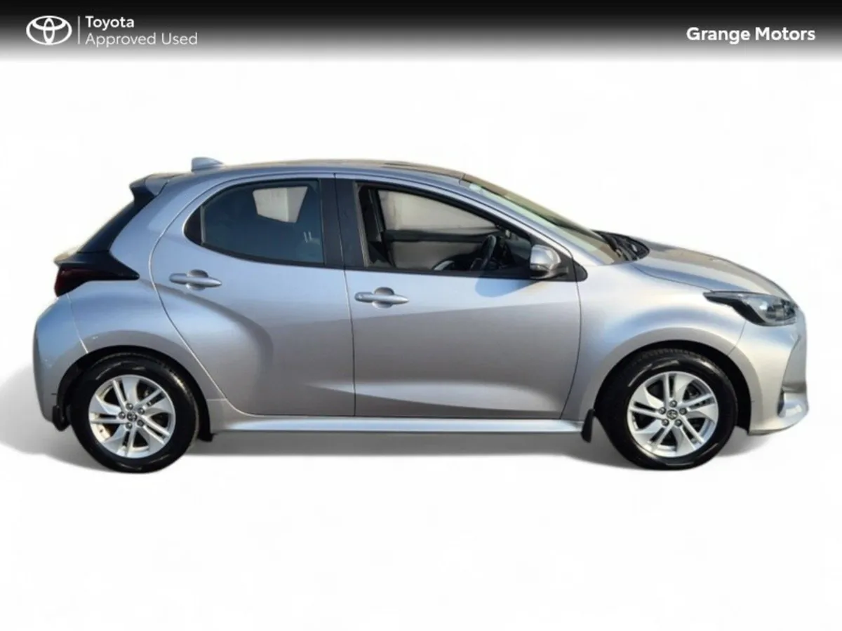 Toyota Yaris 1.5 HYBRID LUNA 5DR - Image 4