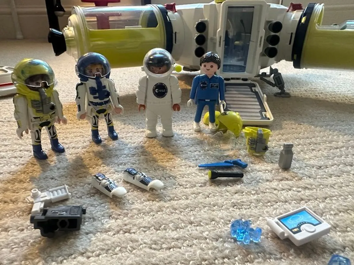 Play Mobil Space Center of Mars and Exploration Vehicle - Image 4