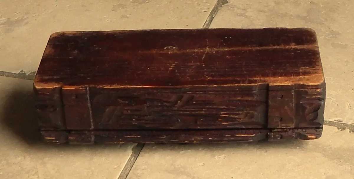 Vintage Carved Tramp Art Trinket Box - Image 4