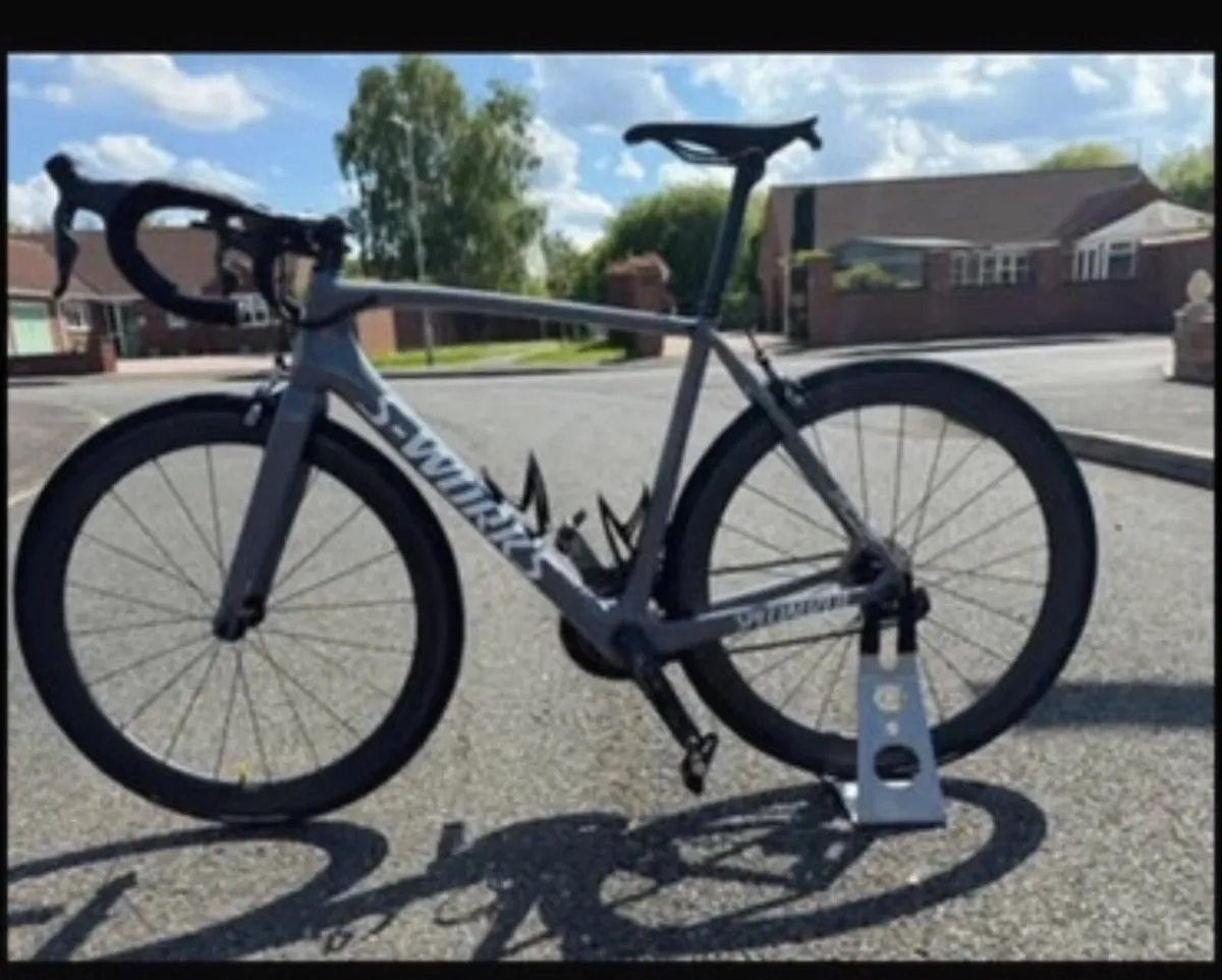 SL5 tarmac - Image 3