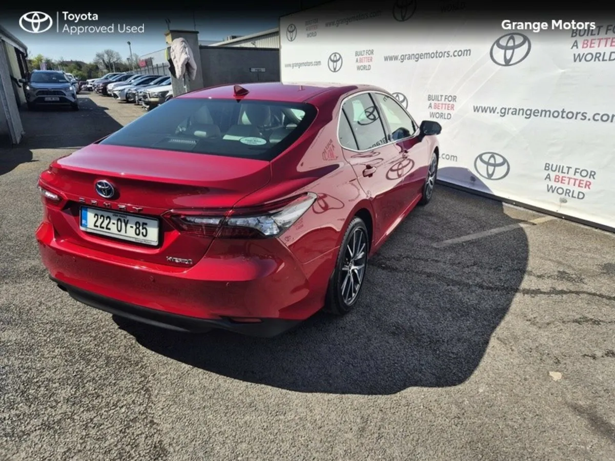 Toyota Camry PLATINUM EDITION 2.5 SAL - Image 3