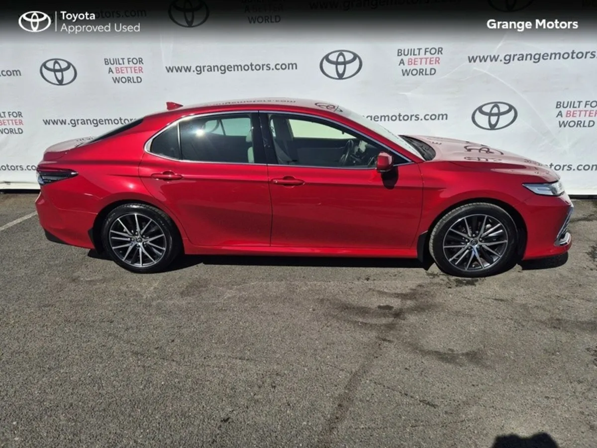 Toyota Camry PLATINUM EDITION 2.5 SAL - Image 4