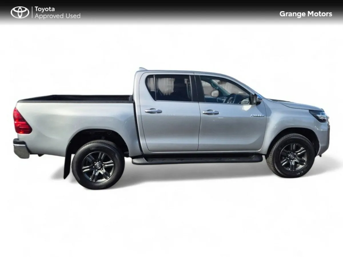 Toyota Hilux 2.8 SR5 CREWCAB 6 SPEED MANUAL**FULL - Image 4