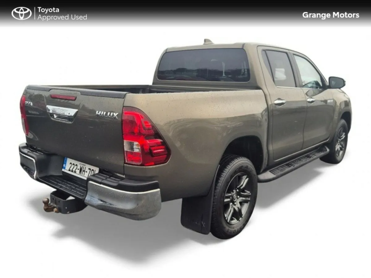 Toyota Hilux 2.8 SR5 DOUBLE CAB**V.A.T INVOICE** - Image 3