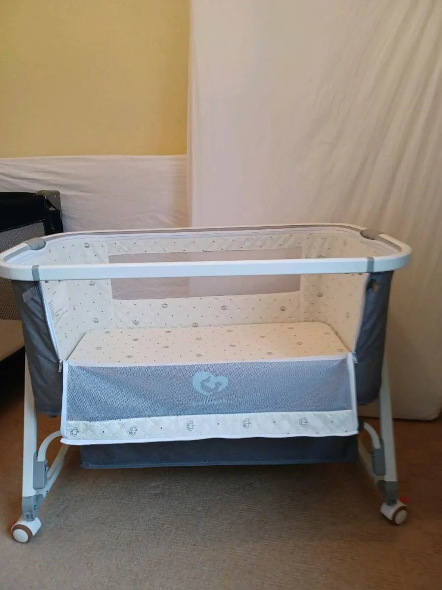 Bedside Sleeper + Baby Mattress - Image 3