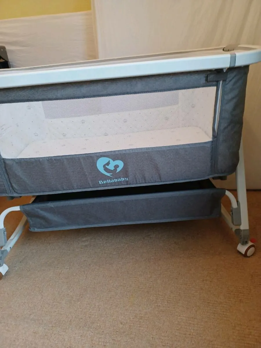 Bedside Sleeper + Baby Mattress - Image 4