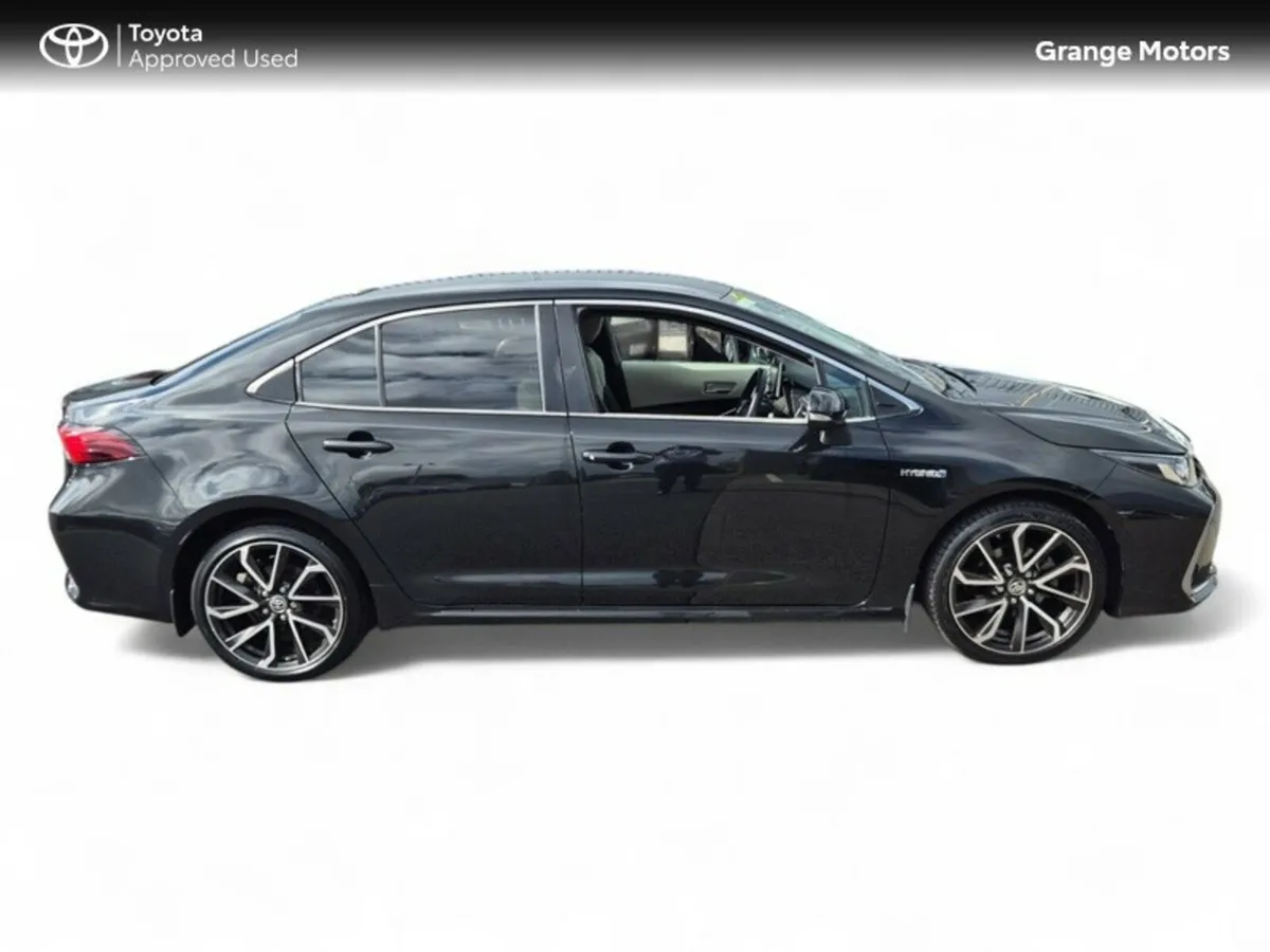 Toyota Corolla 1.8 HYBRID SOL SALOON**AS NEW** - Image 3