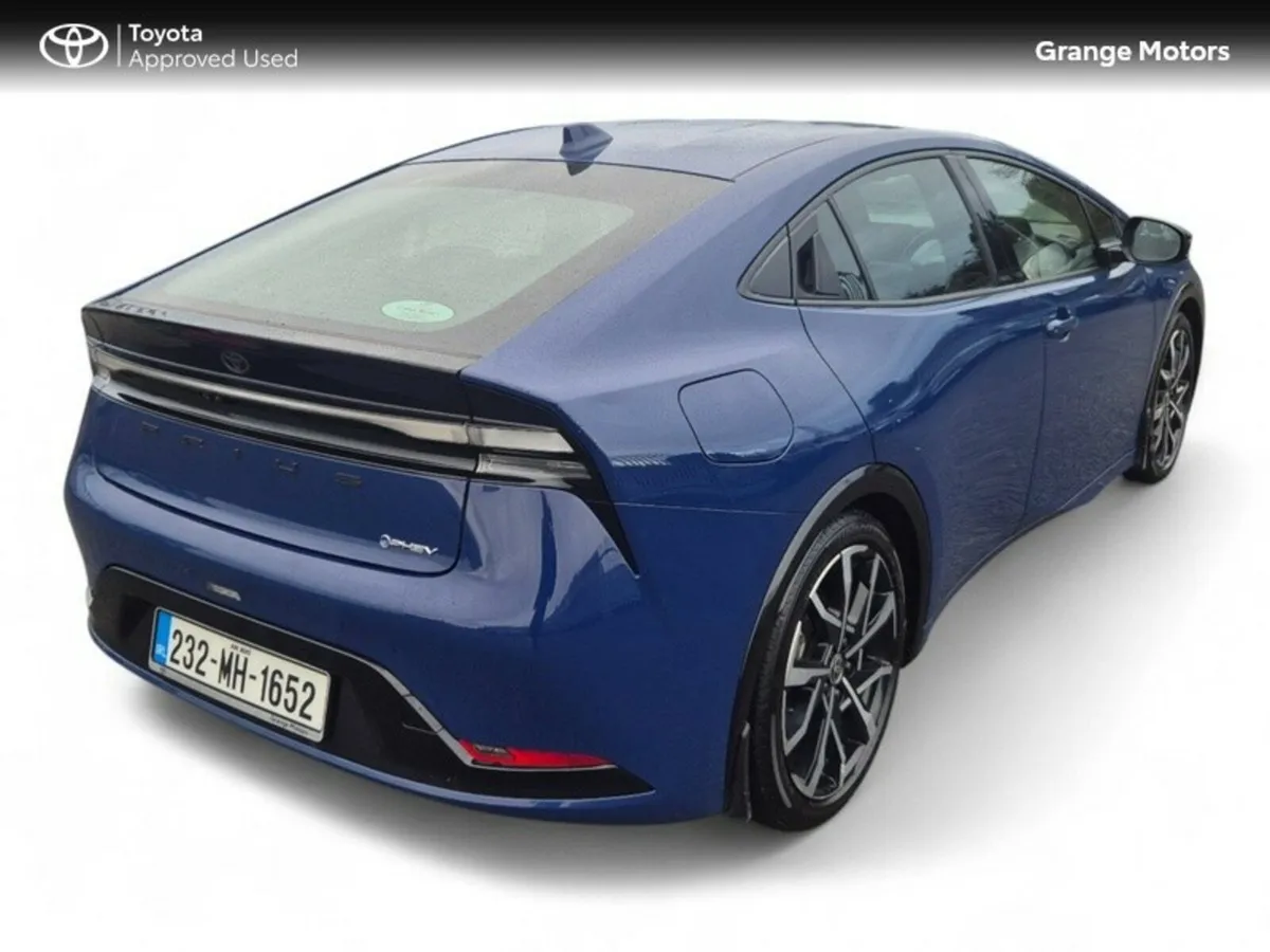 Toyota Prius 2.0LTR PHEV 232 **FULL SERVICE HISTOR - Image 3