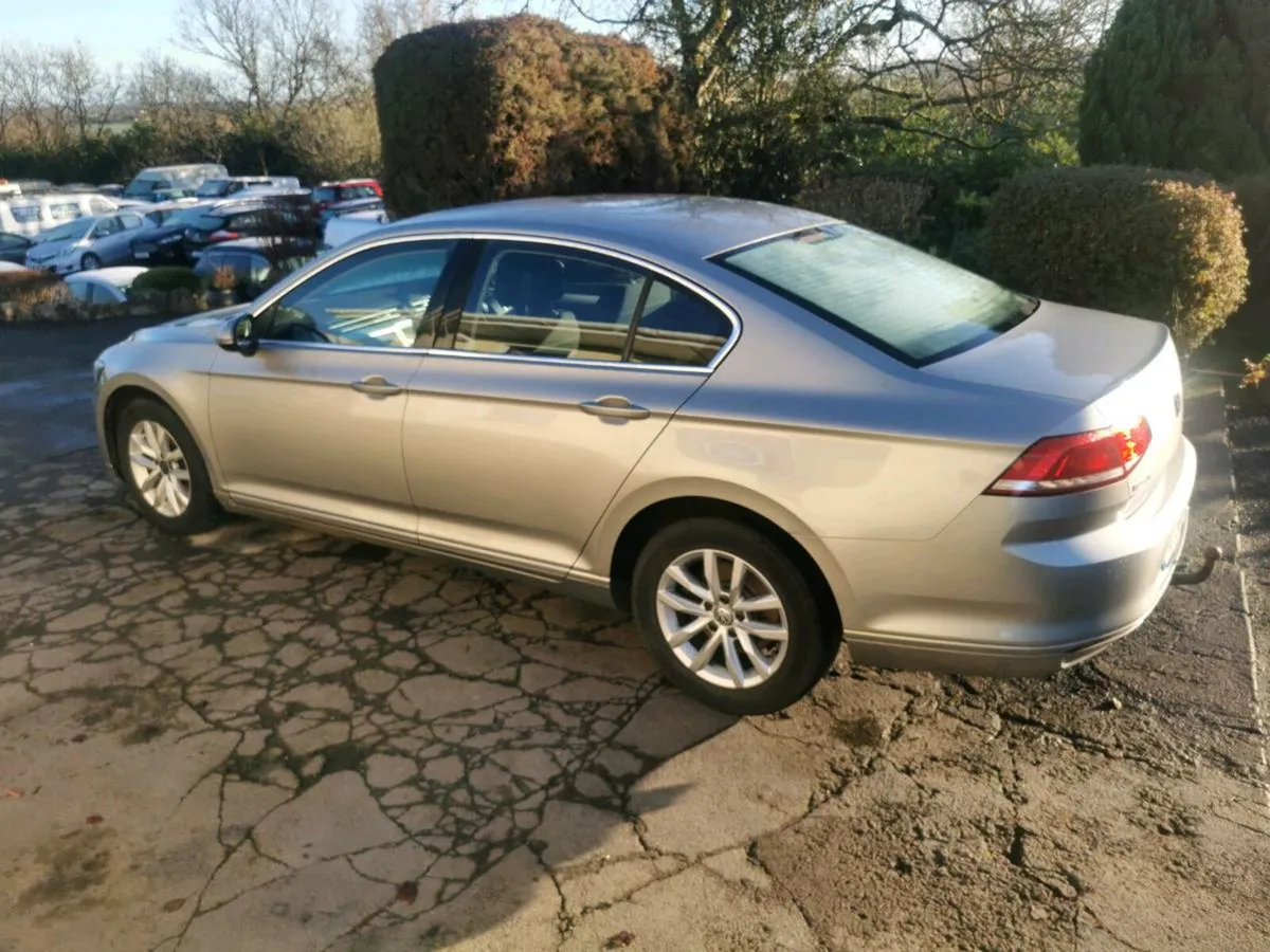 2015 Volkswagen Passat Comfortline 1.6 TDI 120 HP - Image 1