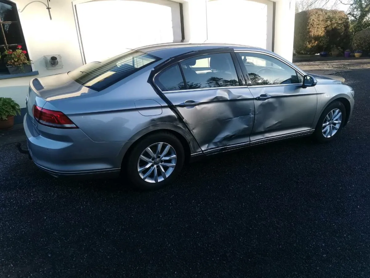 2015 Volkswagen Passat Comfortline 1.6 TDI 120 HP - Image 3