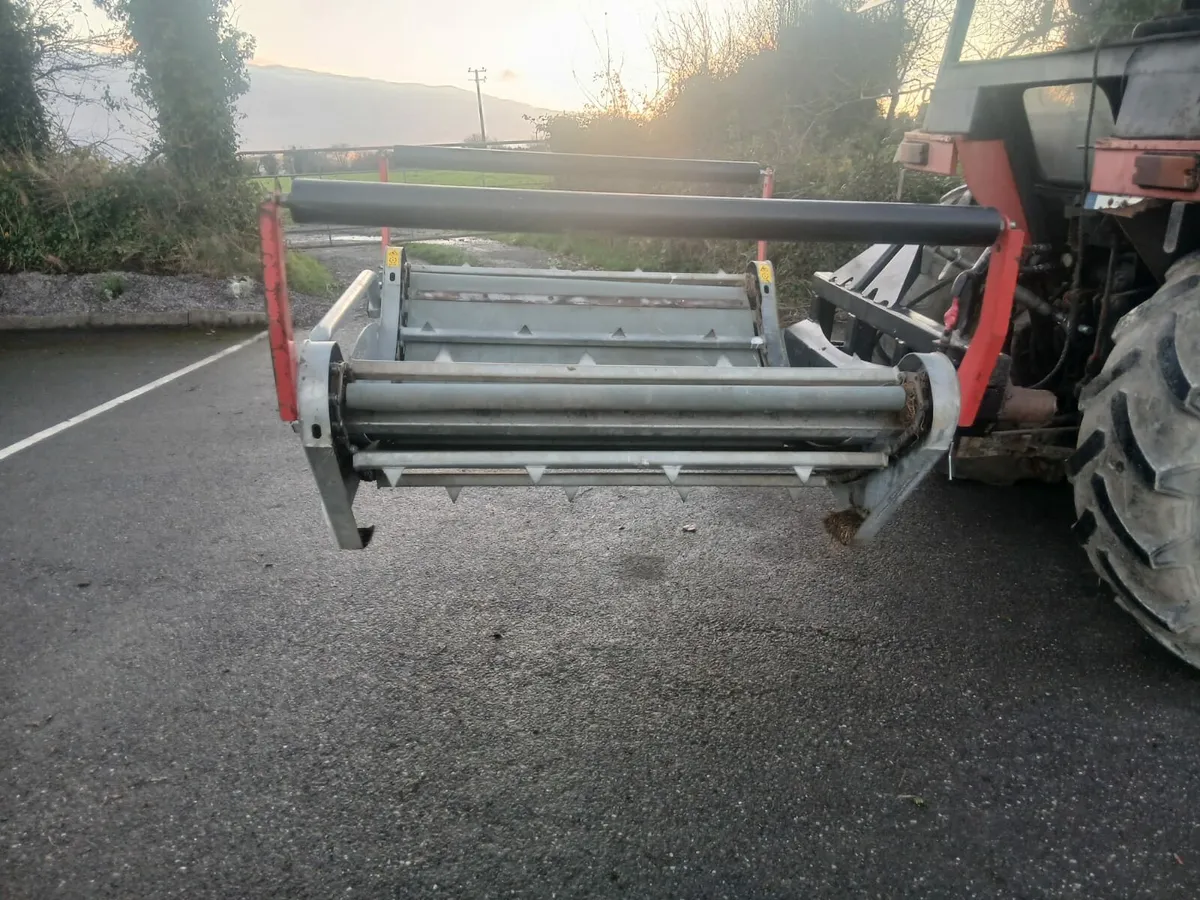 Blaney bale feeder - Image 1