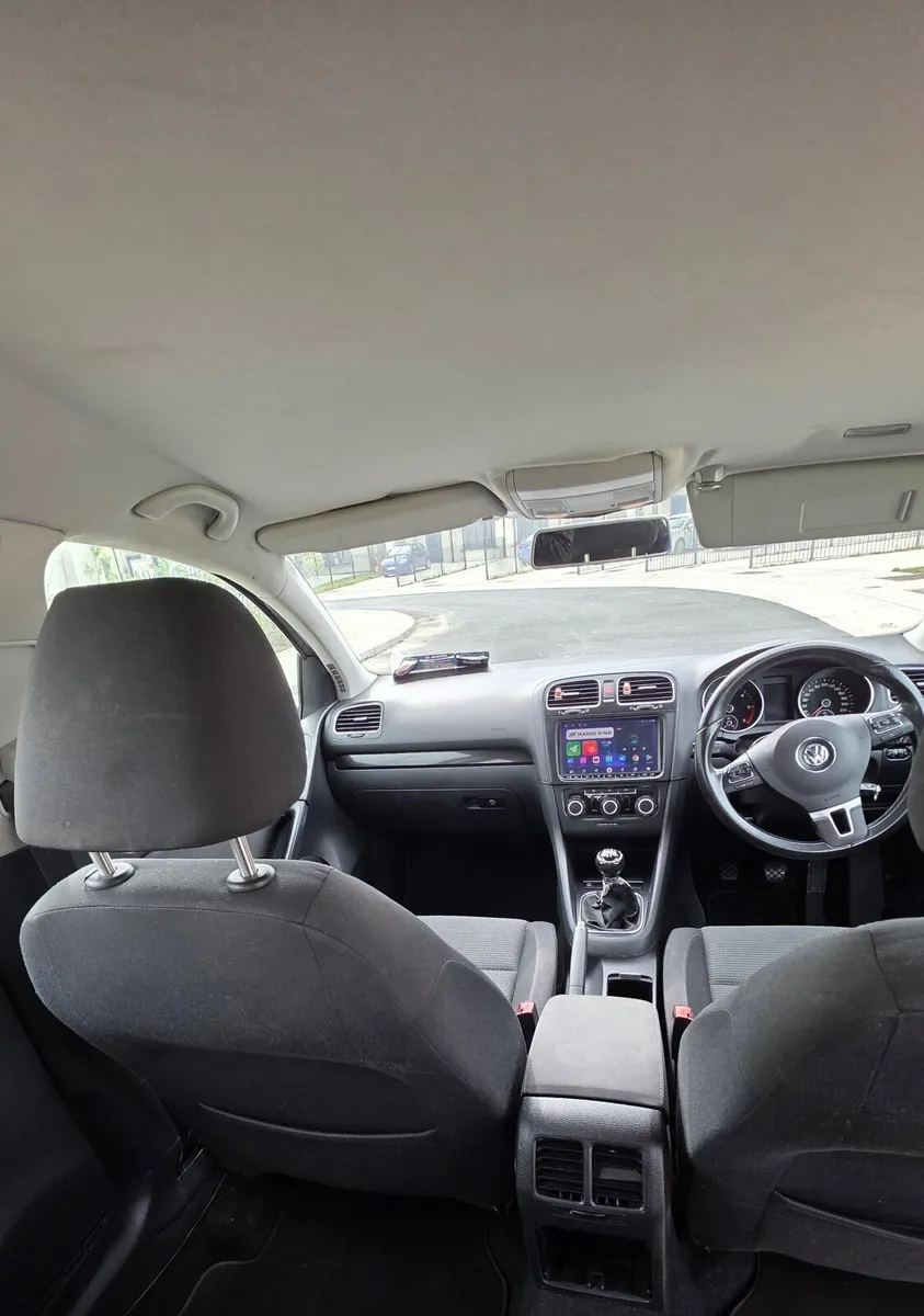 Volkswagen Golf 2010 - Image 2