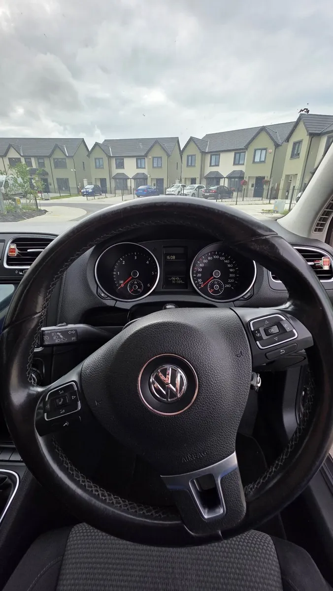 Volkswagen Golf 2010 - Image 3