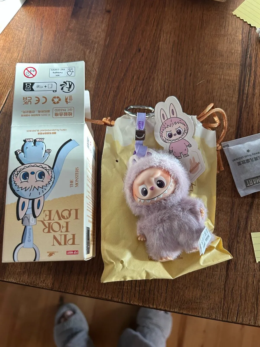 Labubu pin for love - Image 3