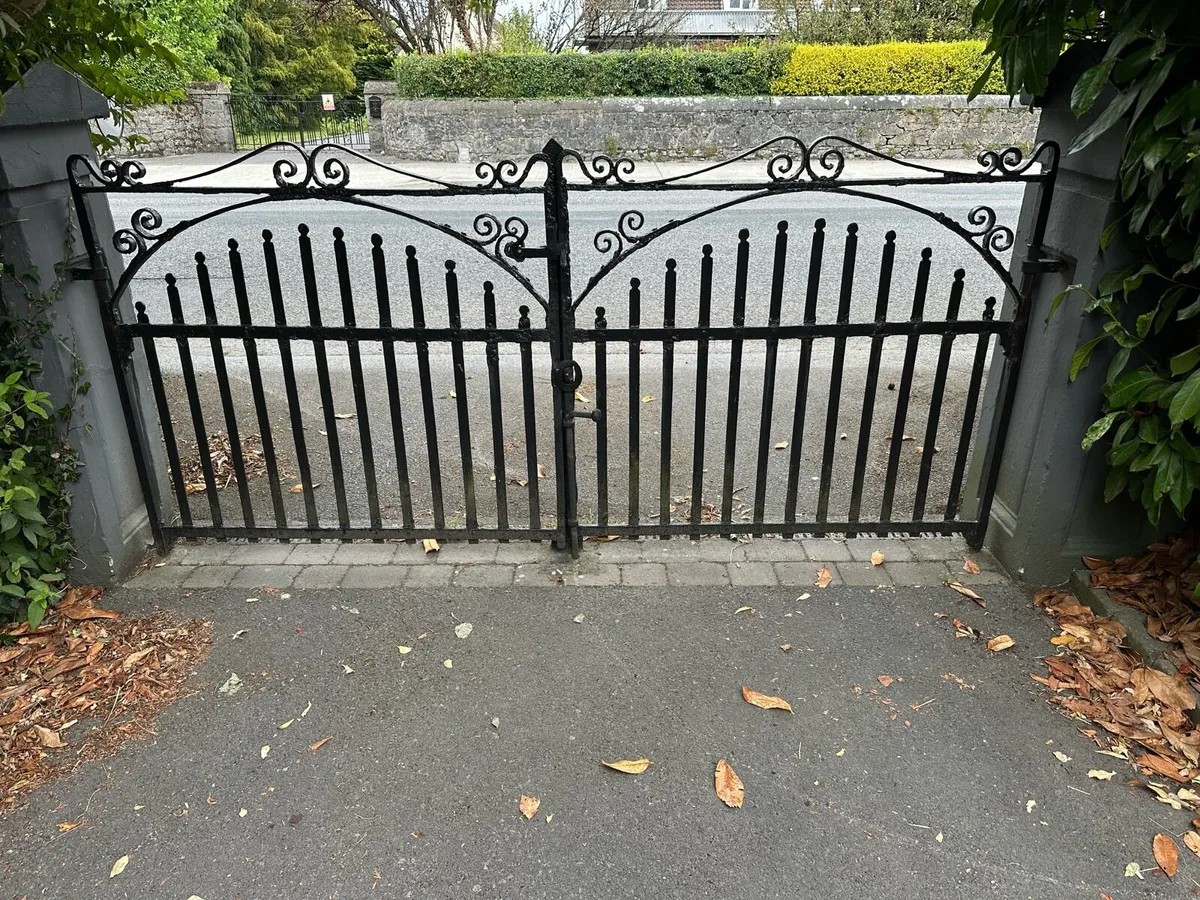 Antique iron entrance gates (1930’s) - Image 3