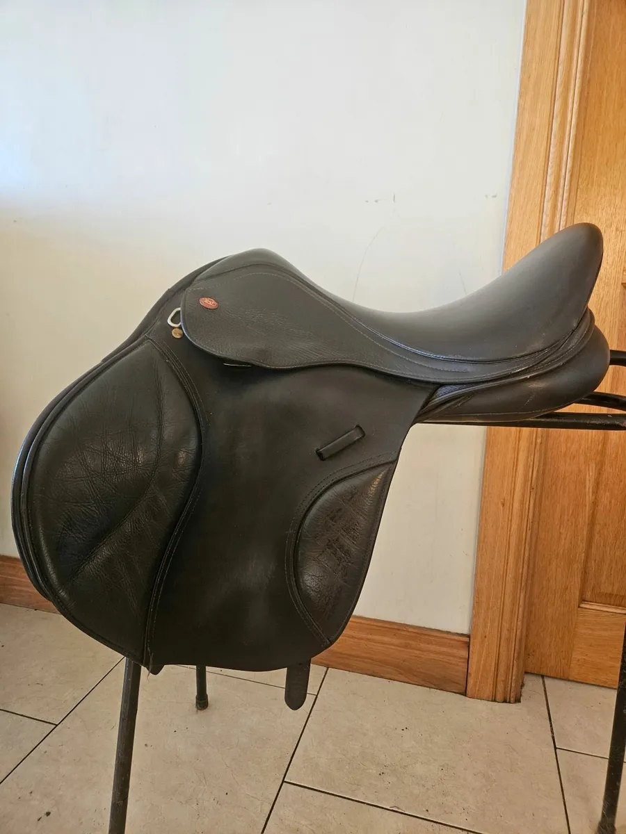 17 ½ inch Kent and Masters GP saddle - Image 1