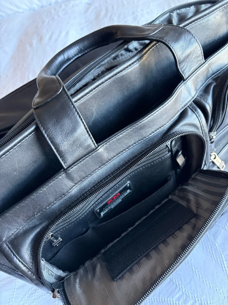 TUMI Mens Leather Hold-all - Image 3