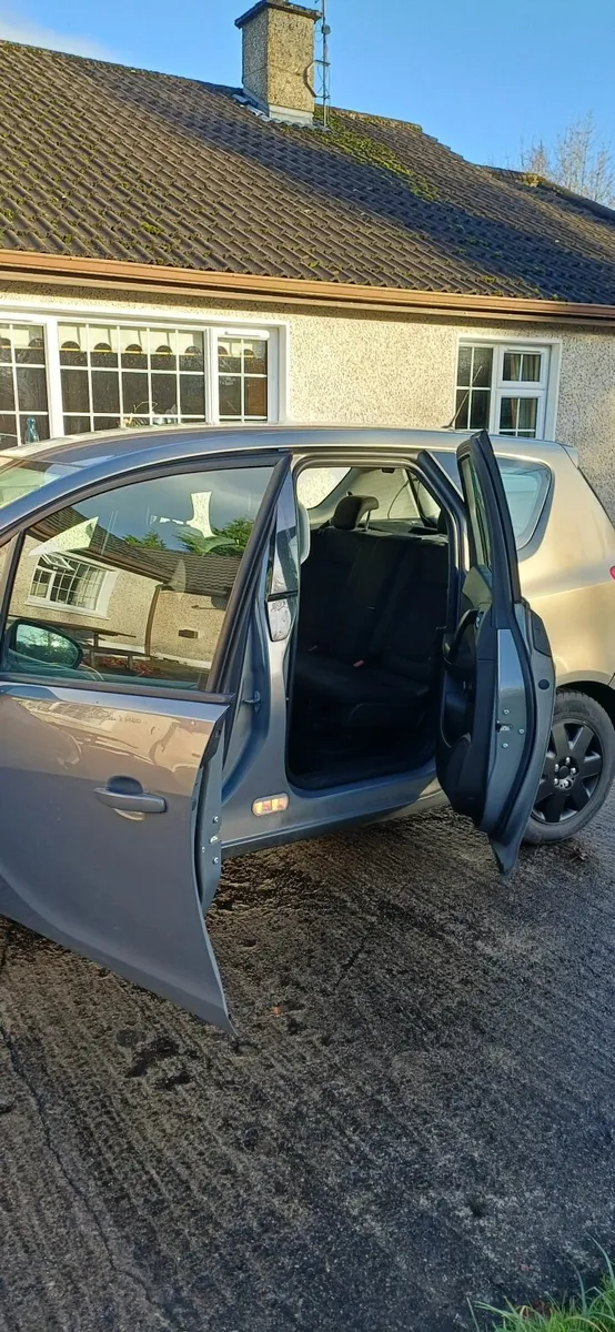 Vauxhall Meriva 2011 - Image 2