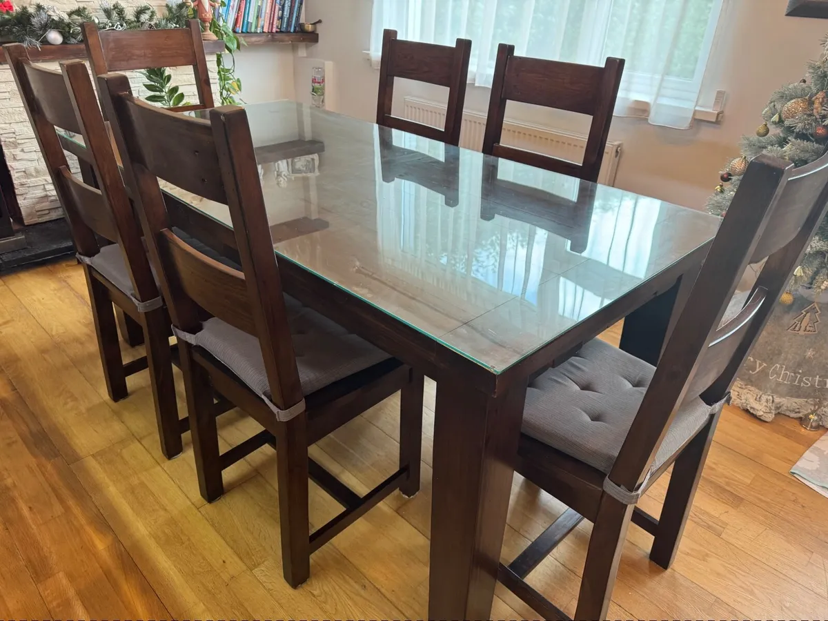 Dining table and 6 chairs - Image 2