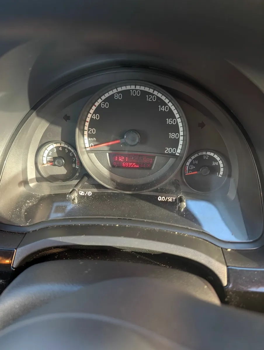 Volkswagen up! 2014 - Image 2