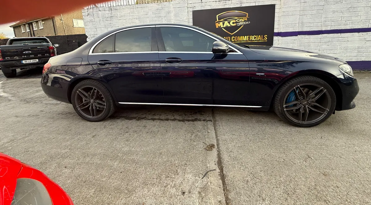 Mercedes-Benz E-Class 2017 - Image 4