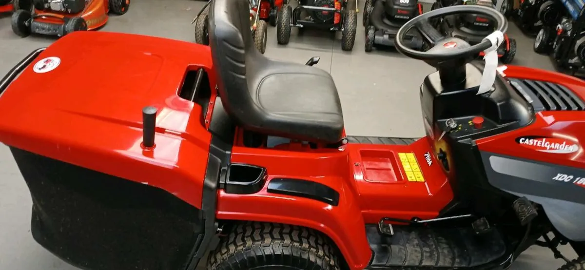 Castelgarden XDC 180 ride on mower - Image 4