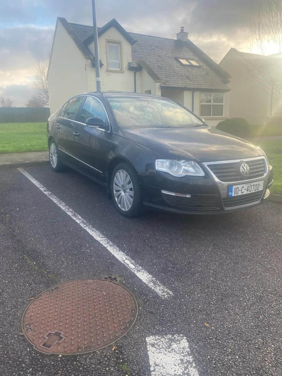 2010 Volkswagen Passat - Image 1