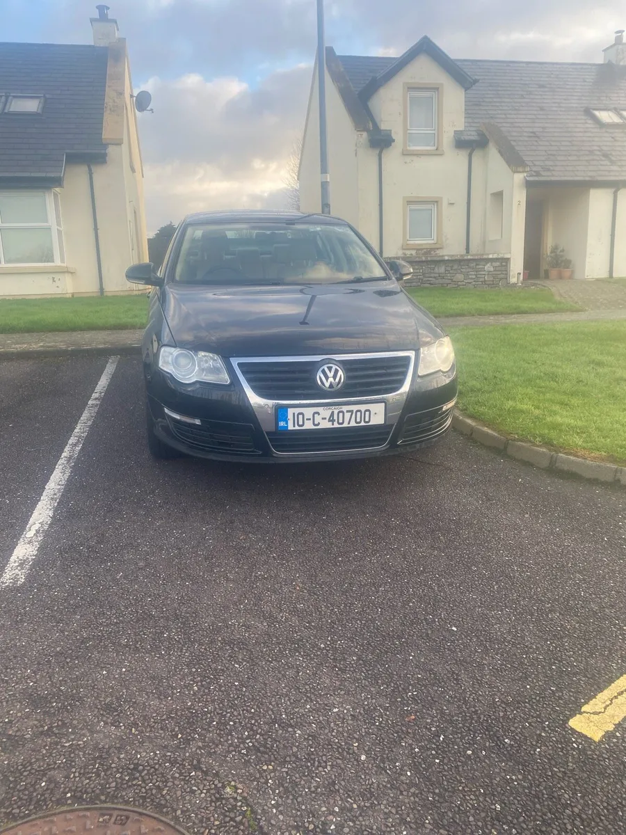 2010 Volkswagen Passat - Image 2