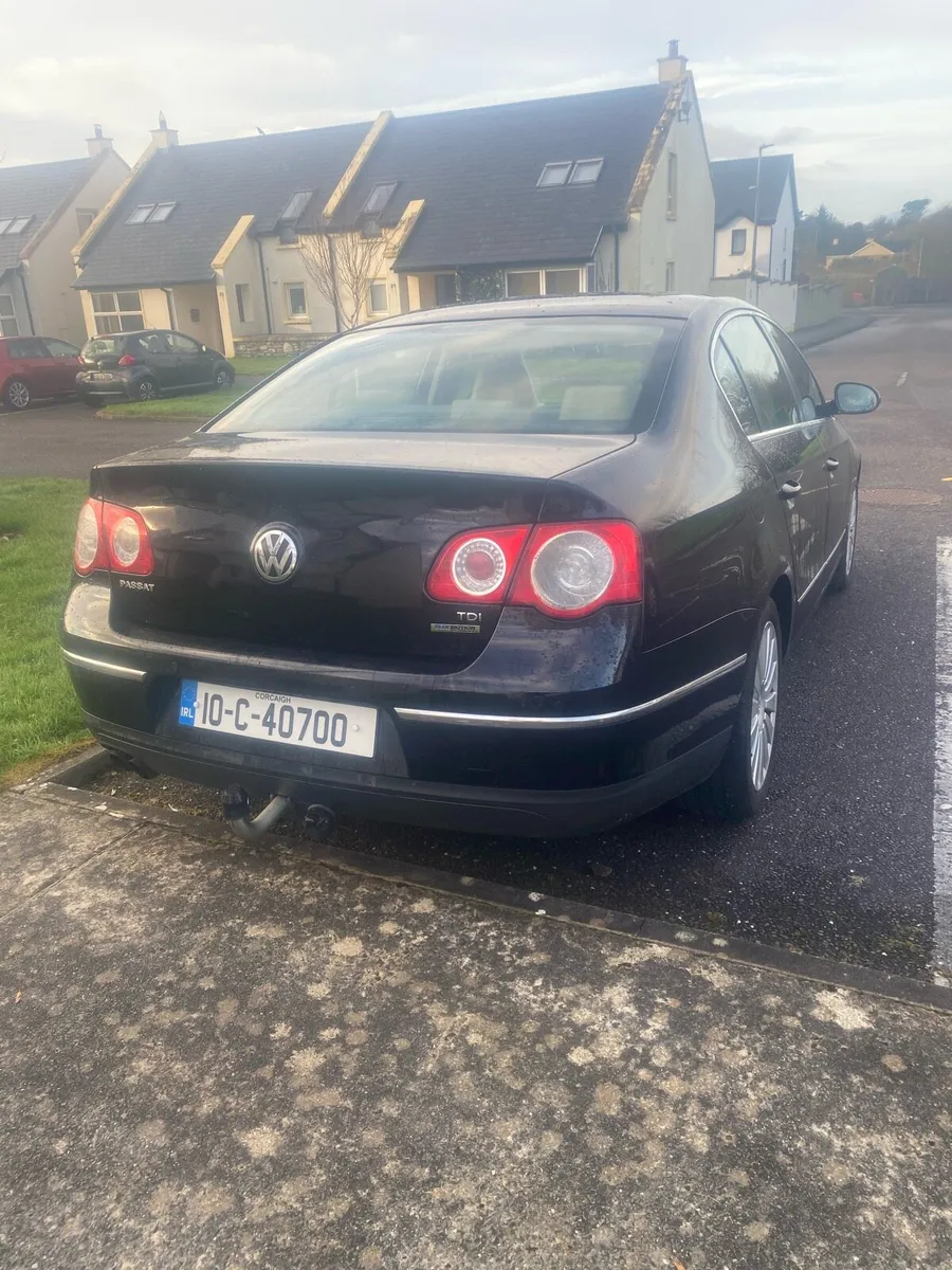 2010 Volkswagen Passat - Image 3