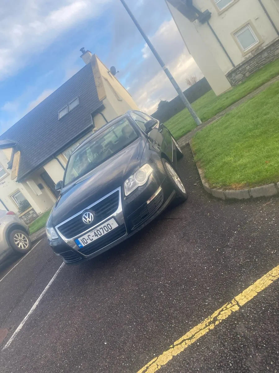 2010 Volkswagen Passat - Image 4