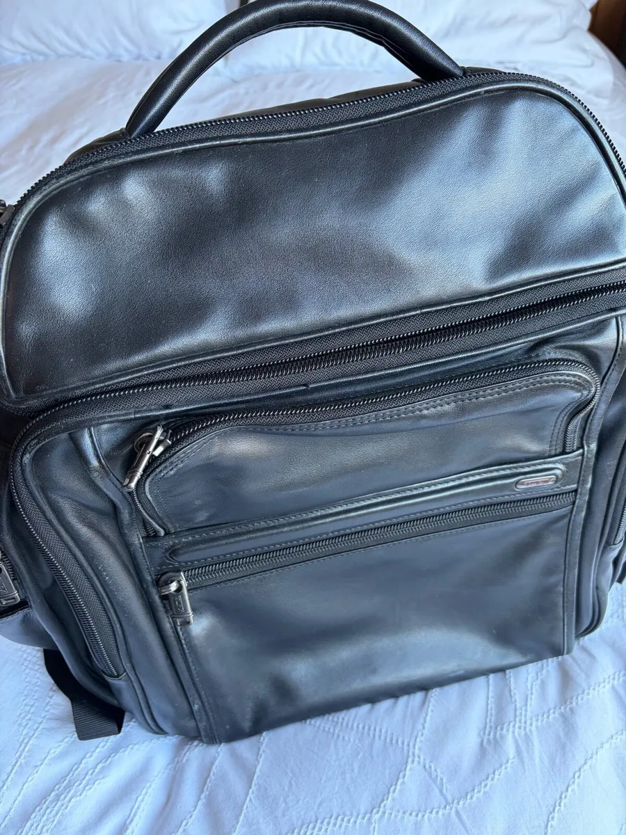 TUMI Men’s leather backpack - Image 1