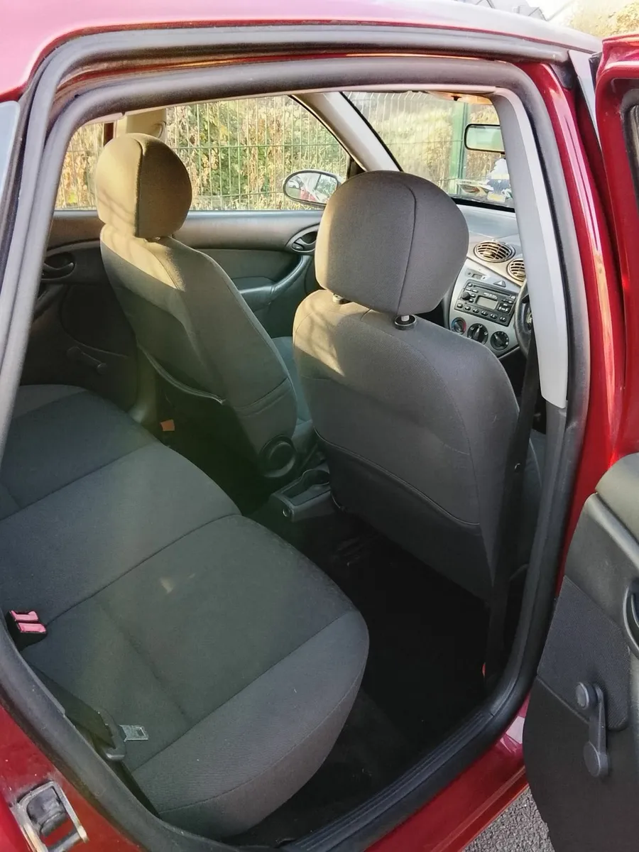low miles 33k Ford Focus 2004 - Image 4