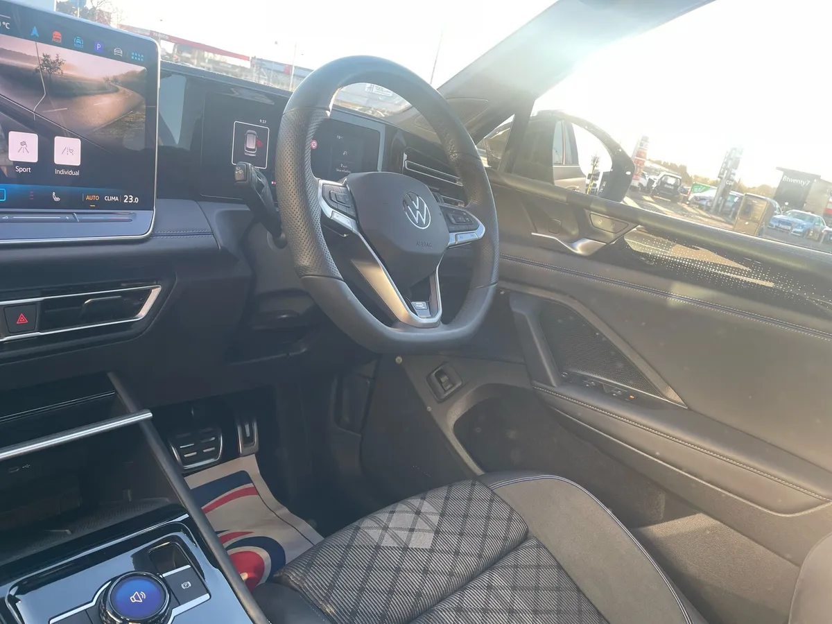 Volkswagen Tiguan R-Line 75 2.0TDI 150HP DSG - Image 3