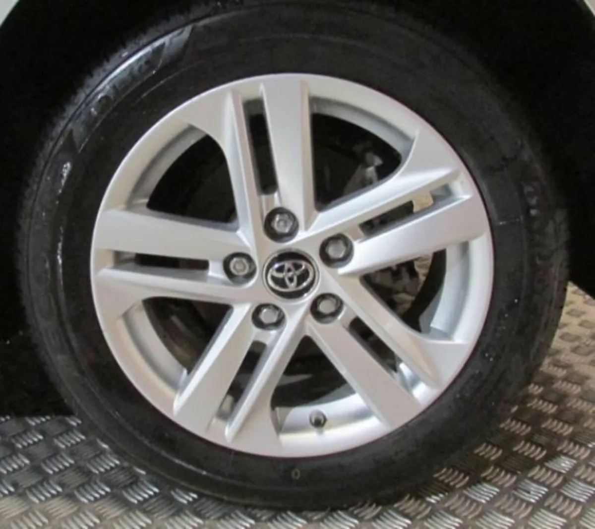 4 x Toyota Corolla Centre Caps - FREE POST - Image 3