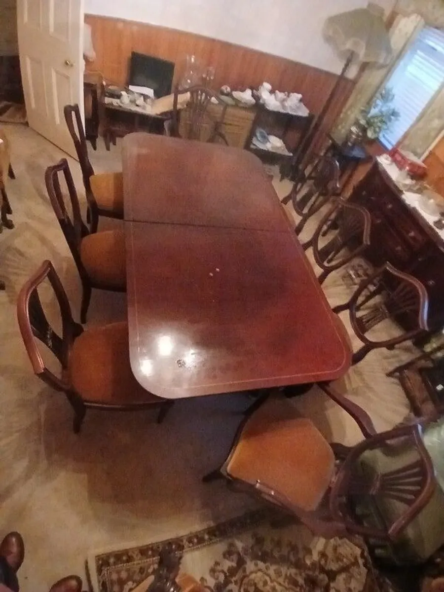 Antique table and 8 chairs - Image 1