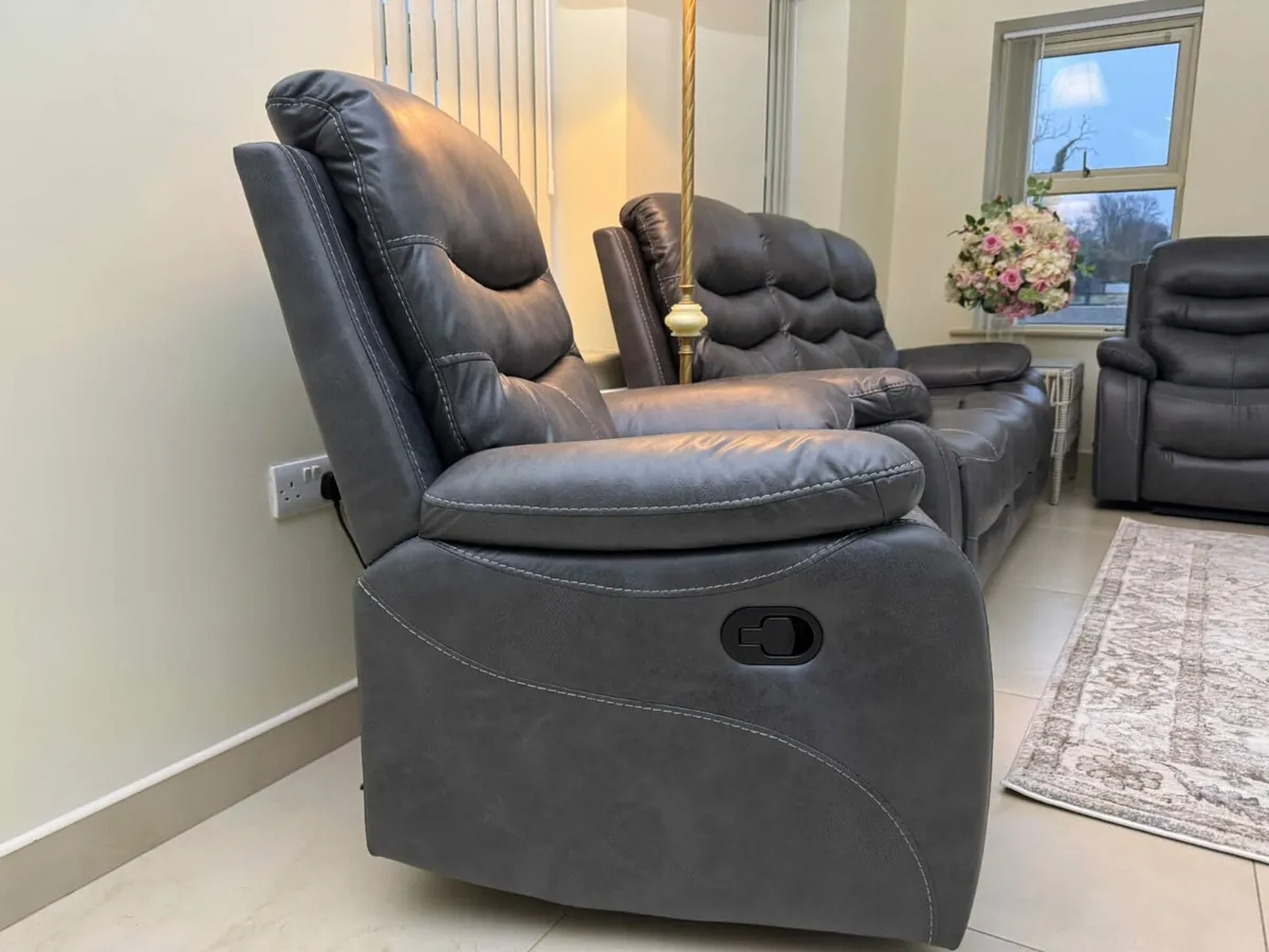 Porter leather recliners - Image 1