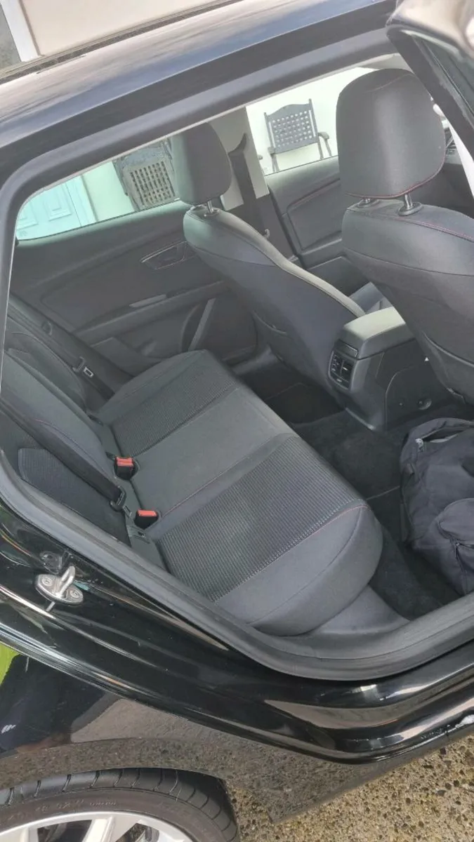 SEAT Leon FR 2L diesel 150bhp - Image 4