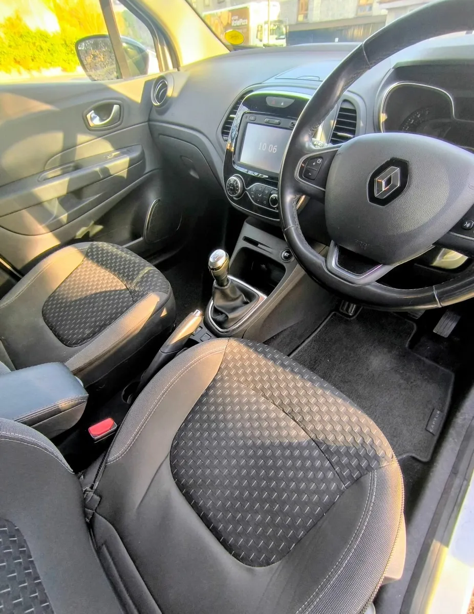 Renault Captur 2017 - Image 2