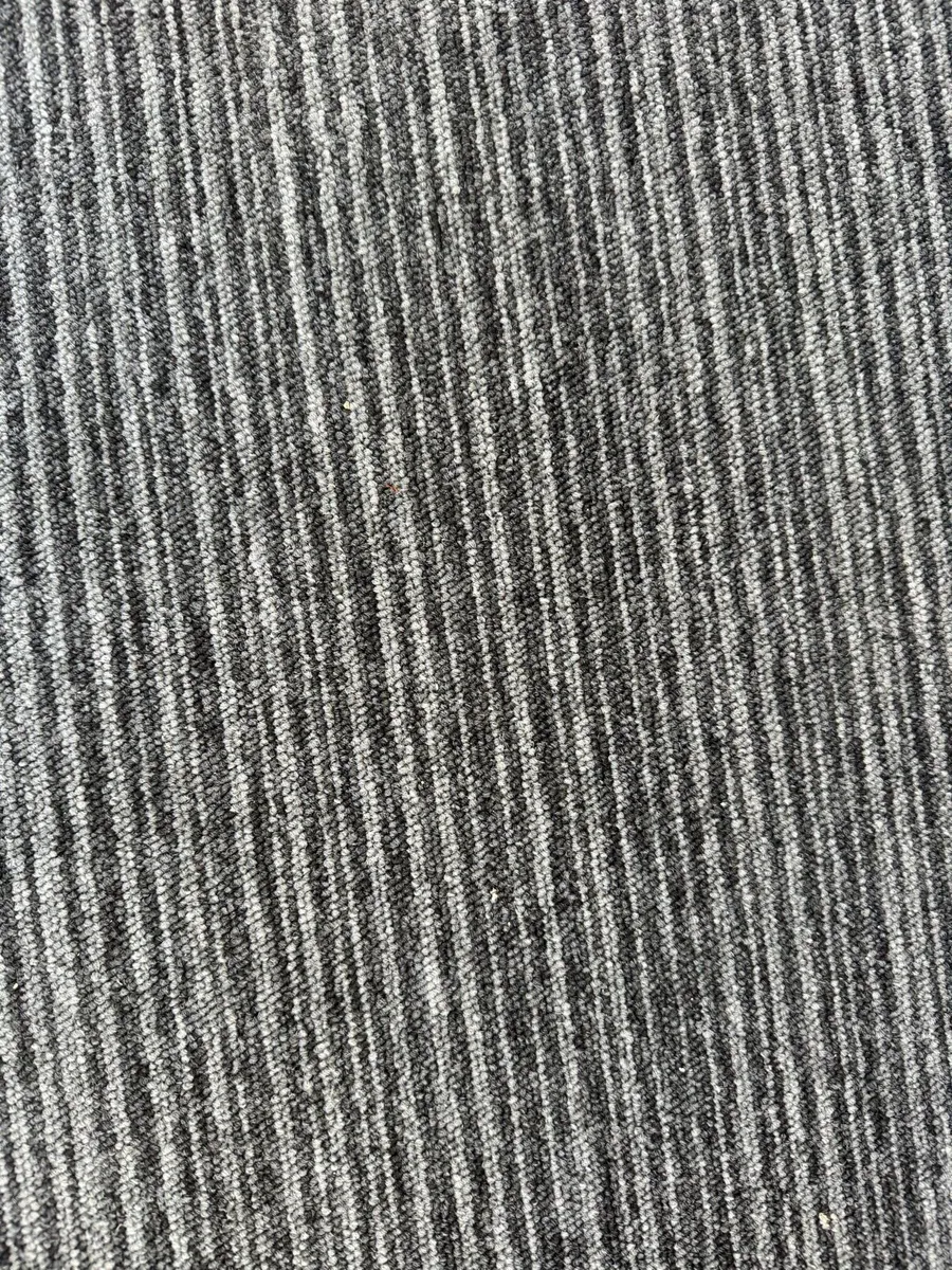 40 Grade A used Carpet tiles - Image 2