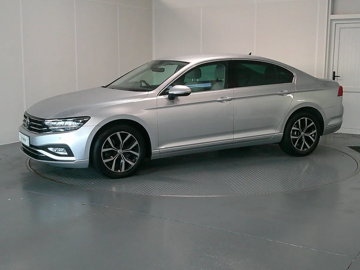 Volkswagen Passat 2021 - Image 3