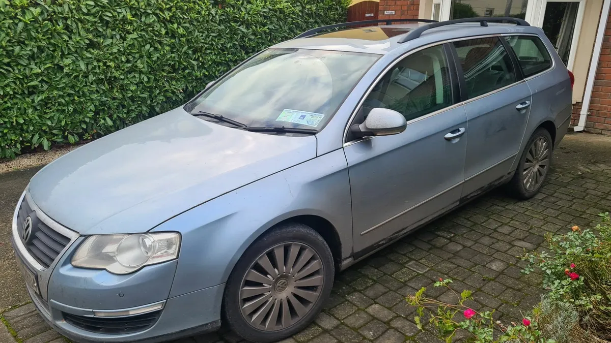 Volkswagen Passat 2009 - Image 1