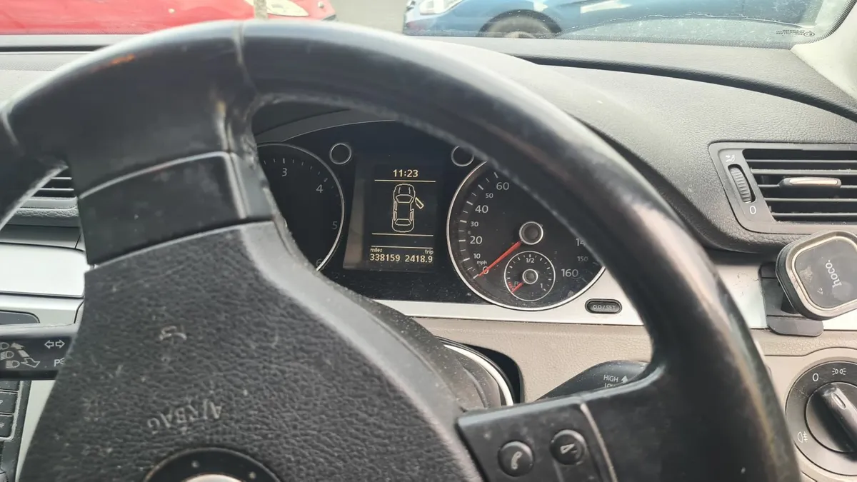 Volkswagen Passat 2009 - Image 4