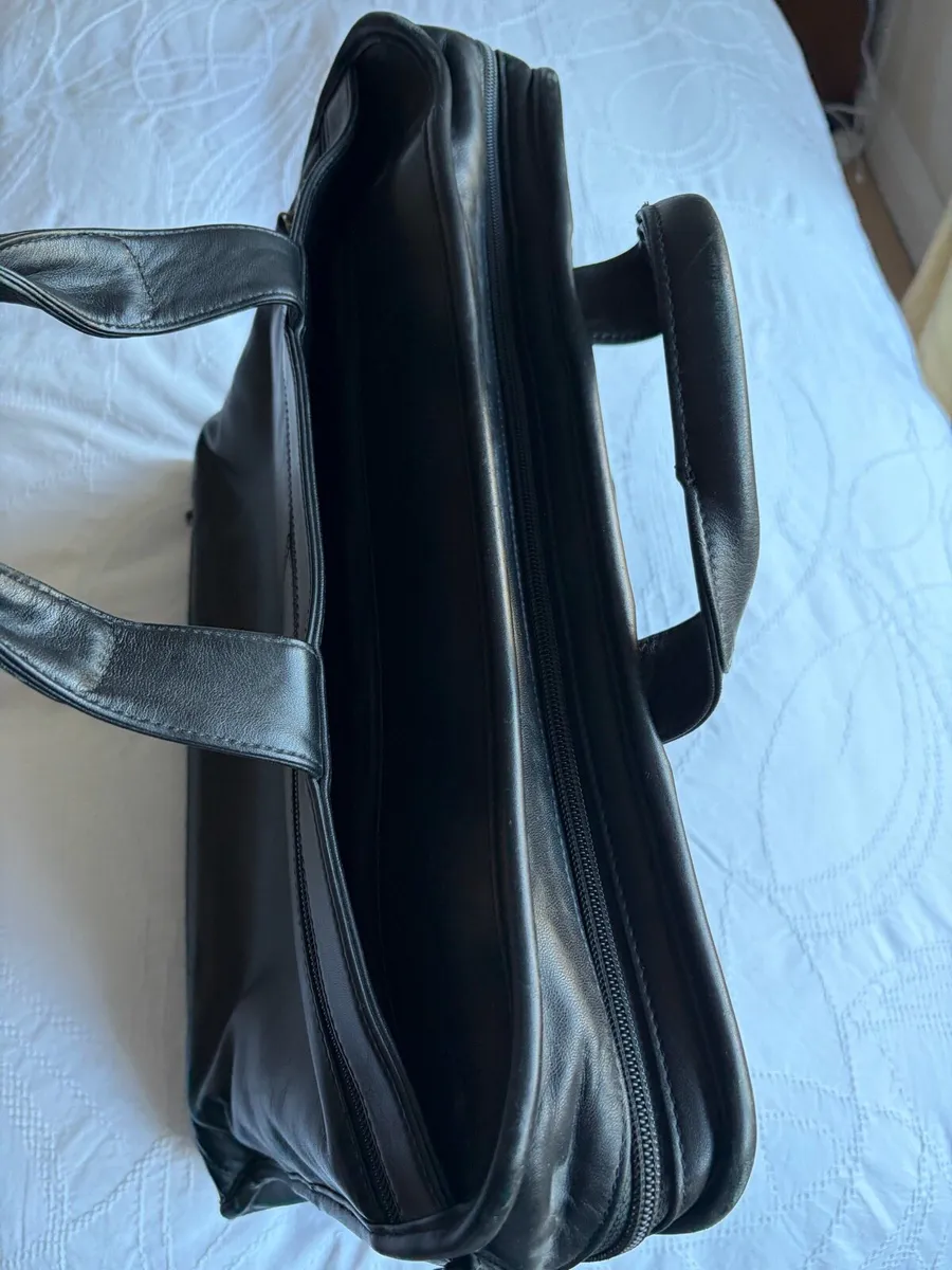TUMI Men’s leather briefcase /workbag - Image 2