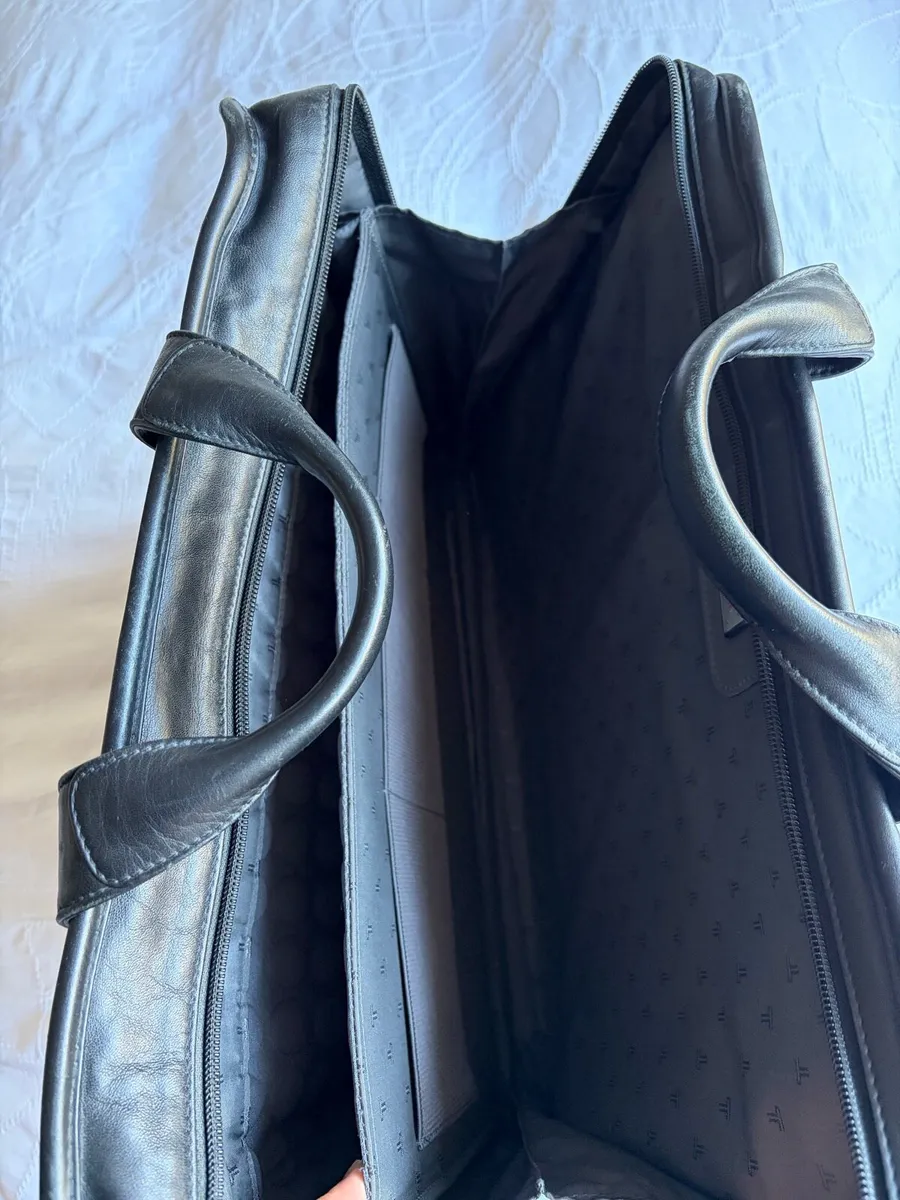 TUMI Men’s leather briefcase /workbag - Image 3