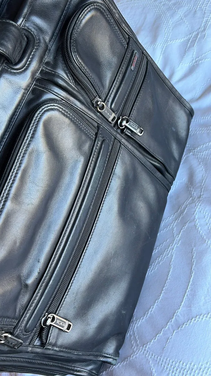 TUMI Men’s leather briefcase /workbag - Image 4