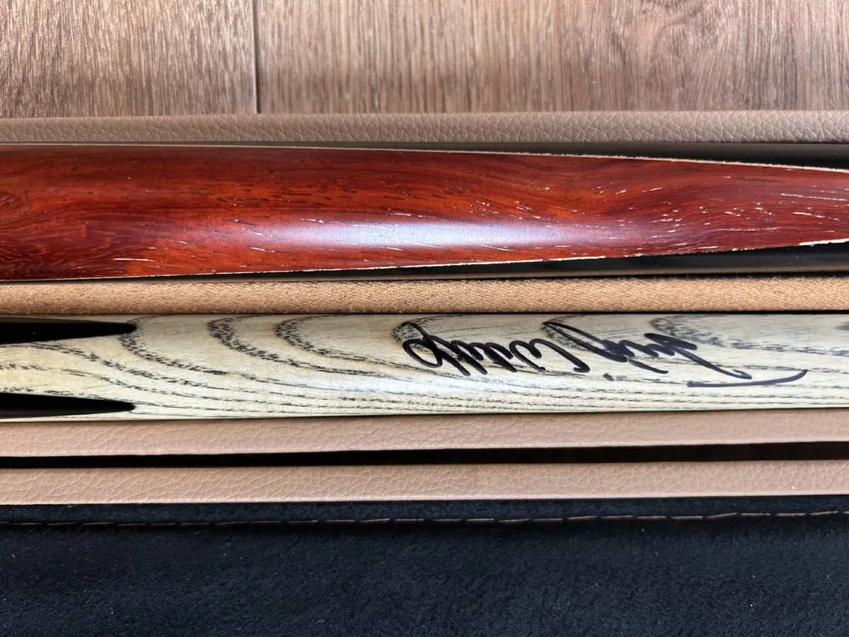 Snooker Cues & Cases - Image 2