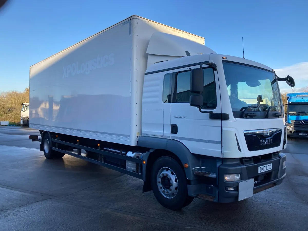 2017 MAN TGS 18-250 28 ft box body - Image 1