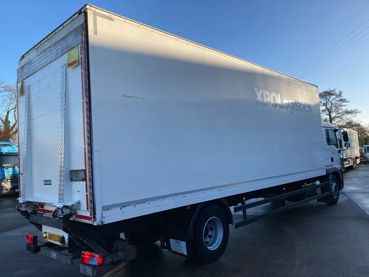 2017 MAN TGS 18-250 28 ft box body - Image 4